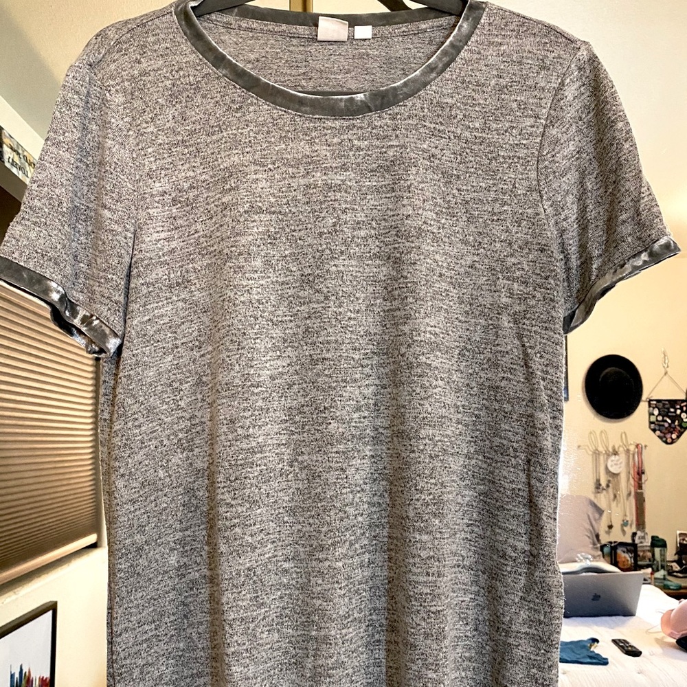 Gray GAP tee shirt